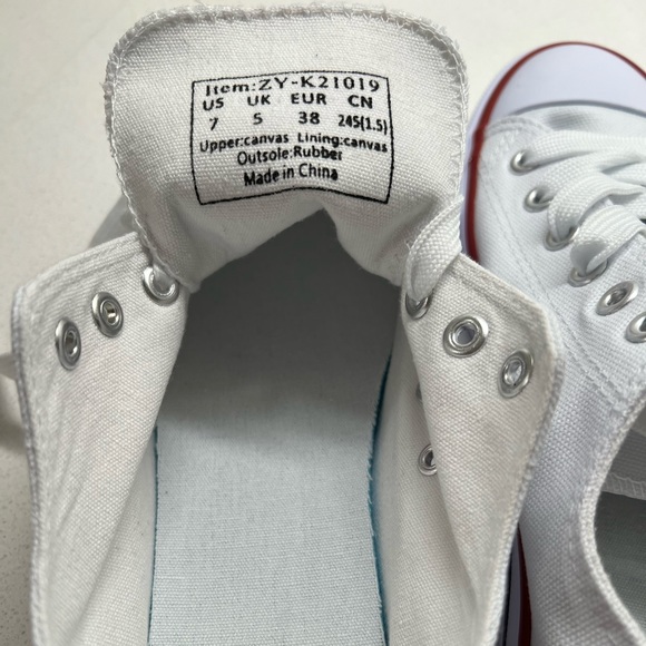 NEW - 7 - Canvas Low Top Runners - White - Picture 5 of 7